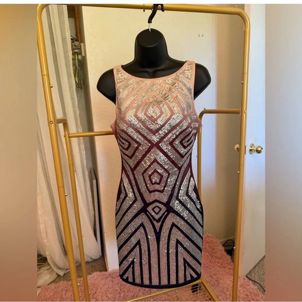 BEBE OMBRÉ SEQUIN GEOMETRIC BODYCON DRESS SZ SMALL OPEN‎ BACK MINI